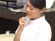 日本護士幫助病人打手槍解決生理問題